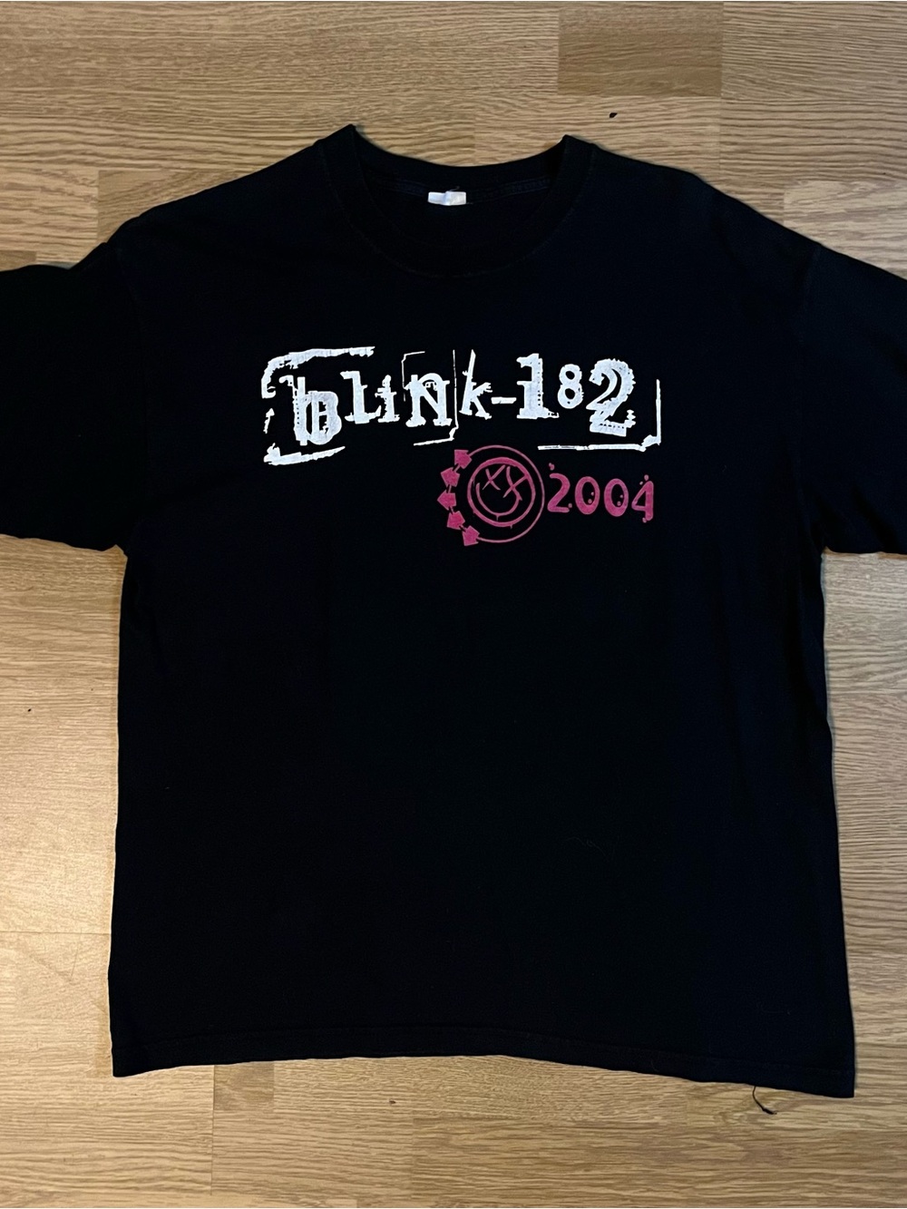 Vintage 2004 Blink 182 UK tour tshirt pop punk